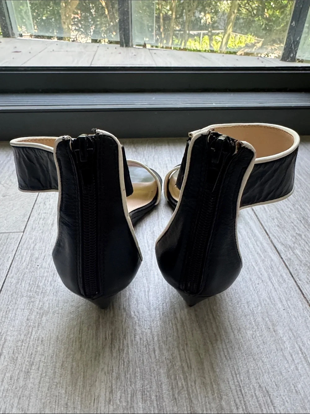 Nine West Black Leather Sandals with Cream Piping Ankle Strap size 6.5